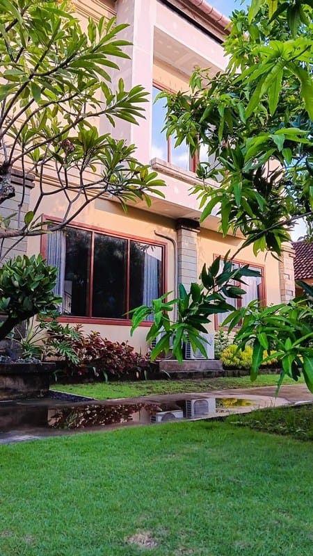 rumah dijual dekat lapangan renon