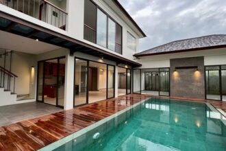 Vila mewah di Gita Kencana Jimbaran dengan rooftop yang menawarkan pemandangan laut Ocean View dan kolam renang pribadi.