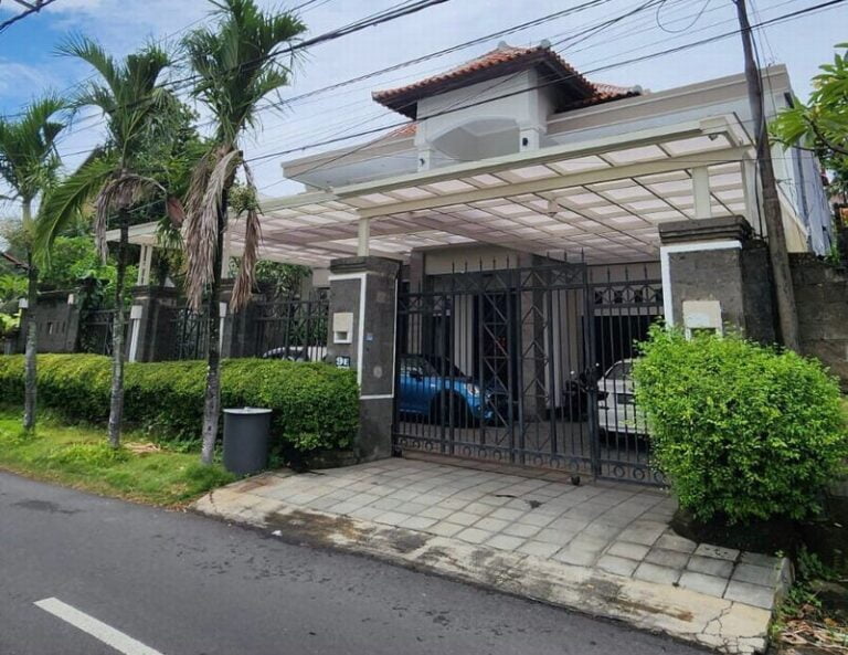 Rumah Moh Yamin Renon tampak depan