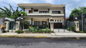 Dijual Rumah Mewah Ciungwanara Renon