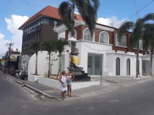 Dijual Ruko Jalan Petitenget Seminyak bangunan Komersial