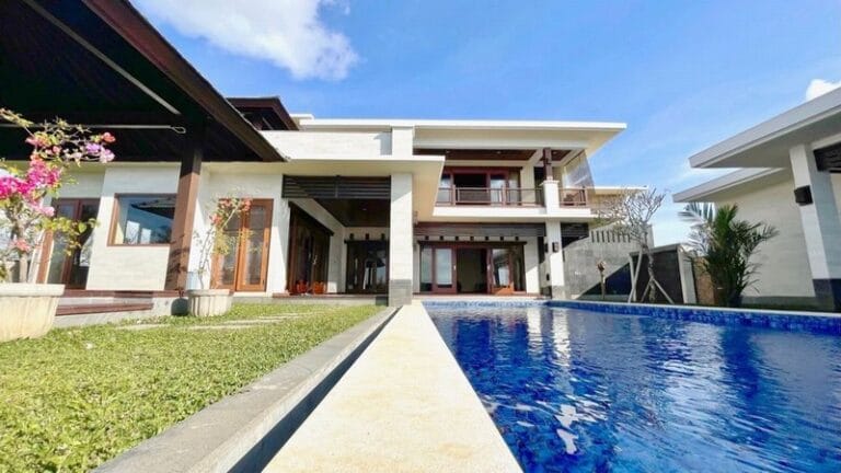 Dijual Villa Samping GWK