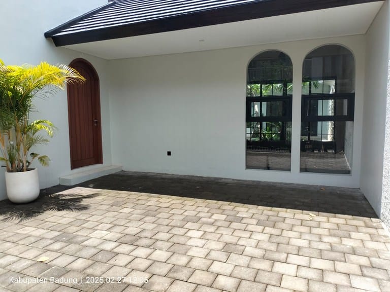 Dijual Villa Baru di Dekat GWK