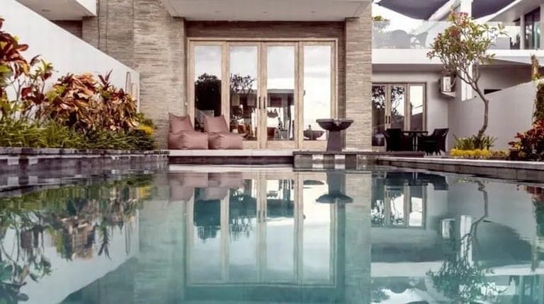villa pinggir pantai Keramas
