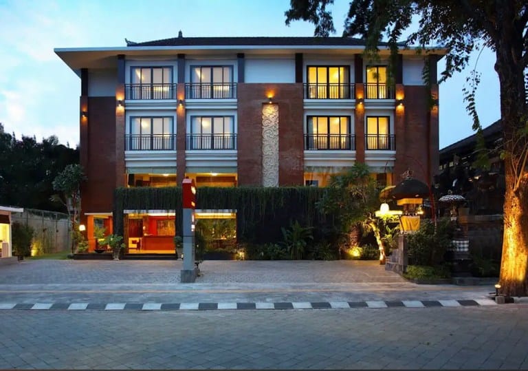 hotel dijual dekat pasar badung Denpasar