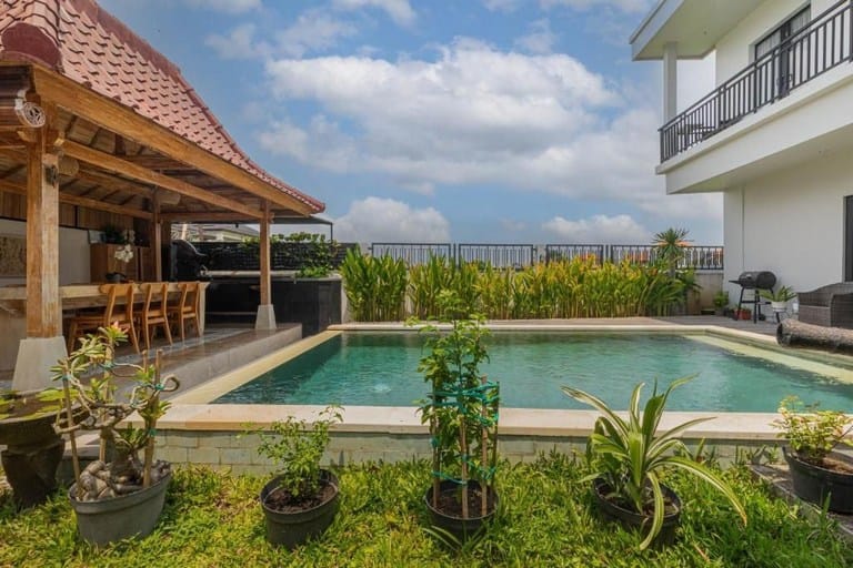 villa dijual dekat Pantai Mertasari