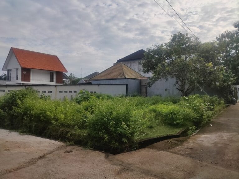Akses jalan lebar 6 meter di depan lokasi tanah kavling Jimbaran siap bangun