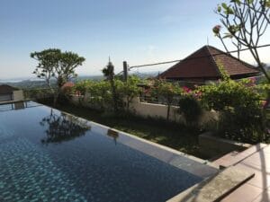 Kolam Renang Pribadi dengan Pemandangan Pantai Jimbaran dan Benoa