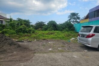 Suasana lingkungan premium di Kerobokan yang menampilkan deretan villa eksklusif di sekitar tanah dijual di Umalas 1 Gang XXV yang sangat diminati ekspatriat.