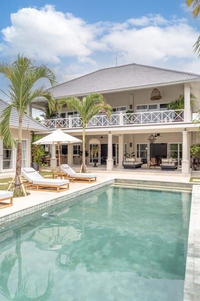 Dijual Villa Mewah di Jalan Pantai Berawa dekat Atlas Beach