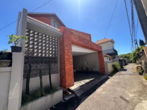 Villa mewah dijual di Sanur dengan kolam renang pribadi dan arsitektur modern tropis.