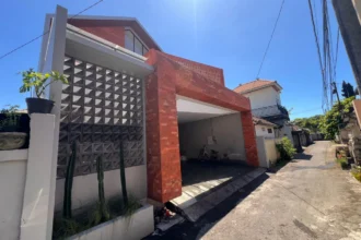Villa mewah dijual di Sanur dengan kolam renang pribadi dan arsitektur modern tropis.