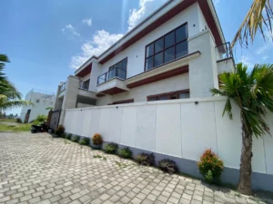 Dijual Villa Mewah 3 Kamar Tidur di Munggu dekat Canggu.