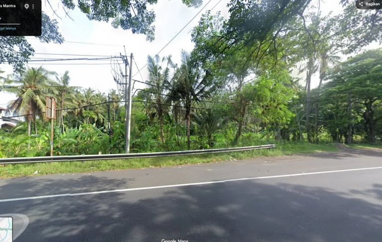 Pinggir Jalan Utama, Dekat Pantai Saba & Sanur