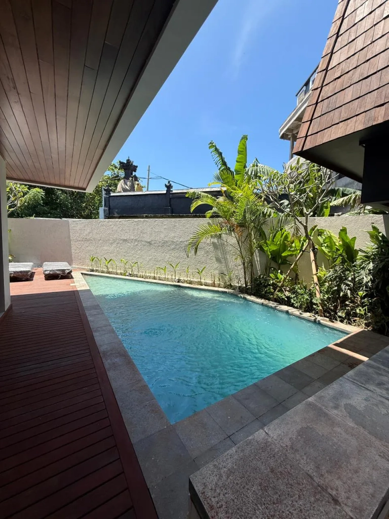 Jual vila Batu Bolong Canggu zona komersial SHM